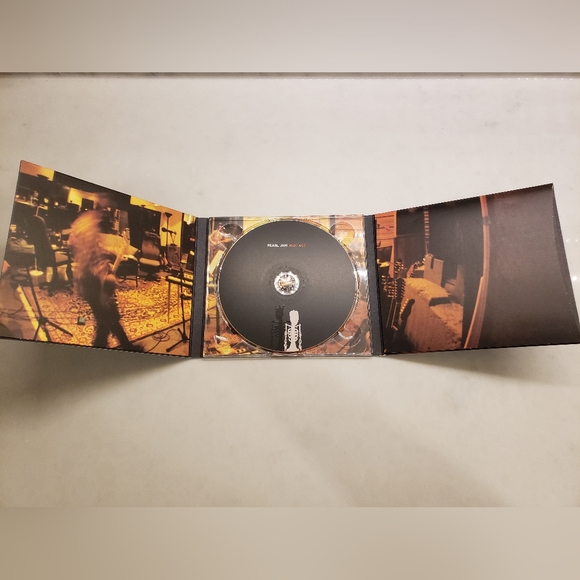 Pearl Jam- Riot Act CD - Picture 2 of 4